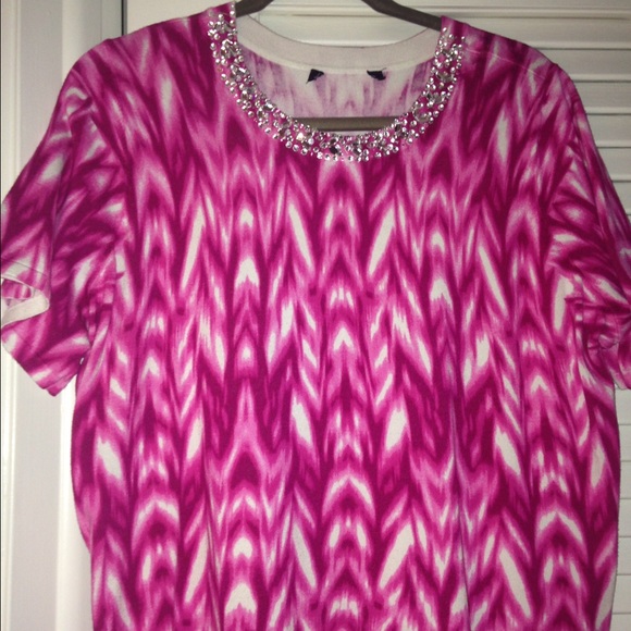 beautiful embellished neckline knit top 💓