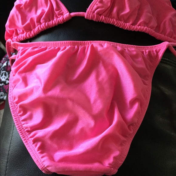 Pink bikini - Picture 2 of 4