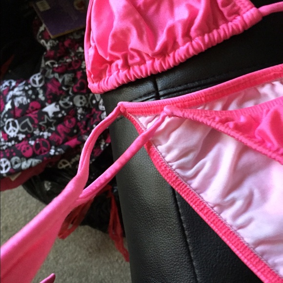 Pink bikini - Picture 3 of 4