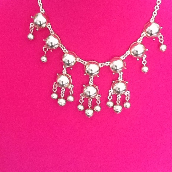 Gold waterfall necklace and earrings. - Picture 2 of 3