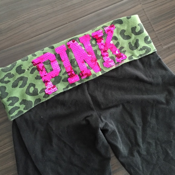 Vs pink crops size small