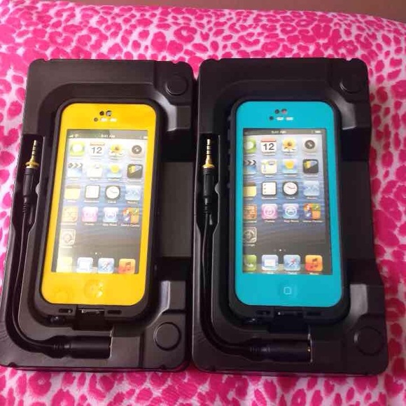 ✨SOLD✨ Brand New iPhone 5c Lifeproofs- Teal