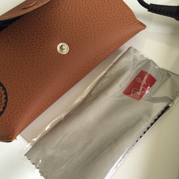 (UNAVAILABLE) Brand New never worn Large Aviator - Picture 3 of 4