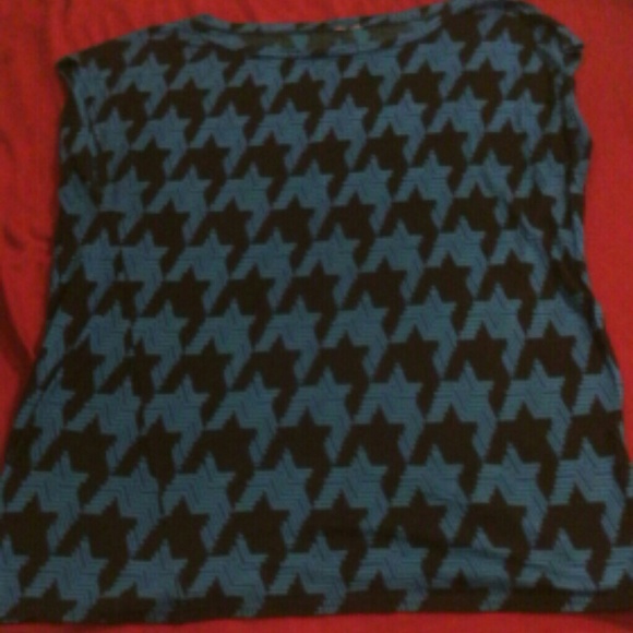 Blue and black houndstooth tee