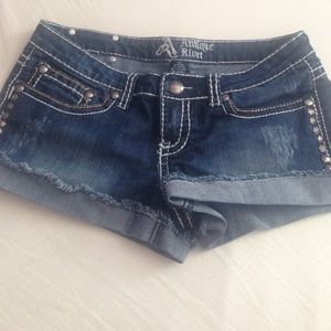 Antique River Buckle Jean Shorts