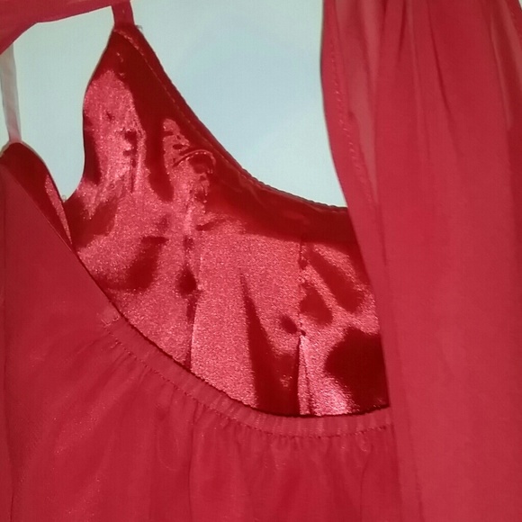 Beautiful Red blouse! - Picture 4 of 4