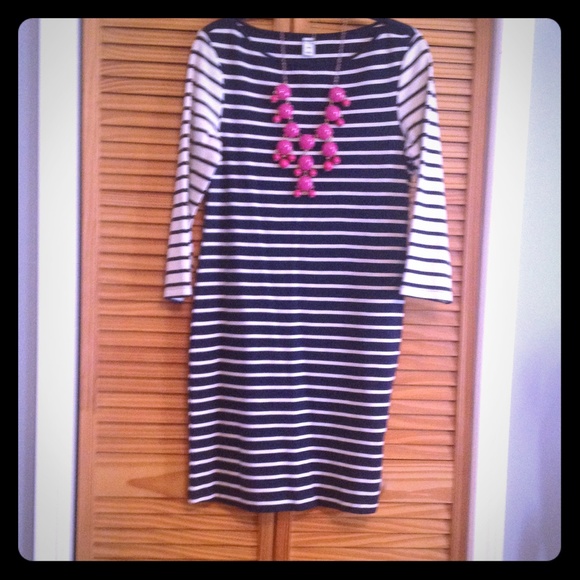 Adorable striped navy dress💗