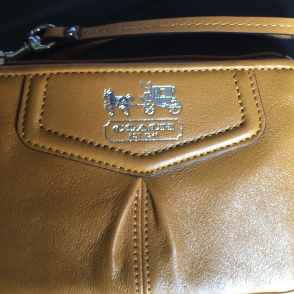 Coach Wristlet!!! NWT!!! - Picture 2 of 4