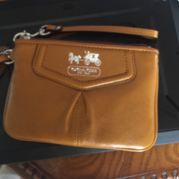 Coach Wristlet!!! NWT!!! - Picture 3 of 4