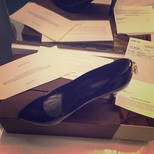 👠LV Lock Pumps👠