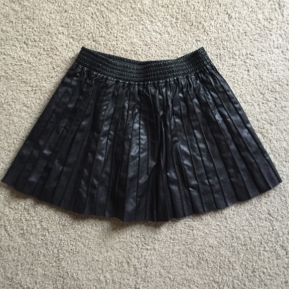 Vegan leather pleated skirt! Black Size S