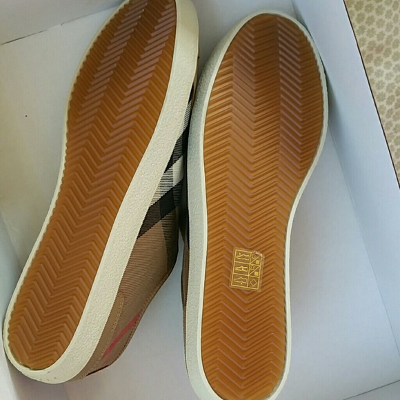 💞New authentic Burberry shoes💞 - Picture 2 of 4