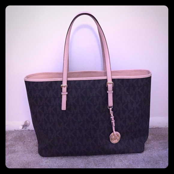 MICHAEL Michael Kors Handbags - Michael Michael Kors Jet Set Tote 💯