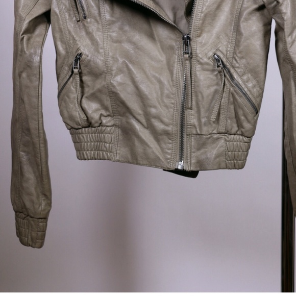 🎁Sold🎁 Topshop Beige Faux Leather Moto Jacket - Picture 3 of 4
