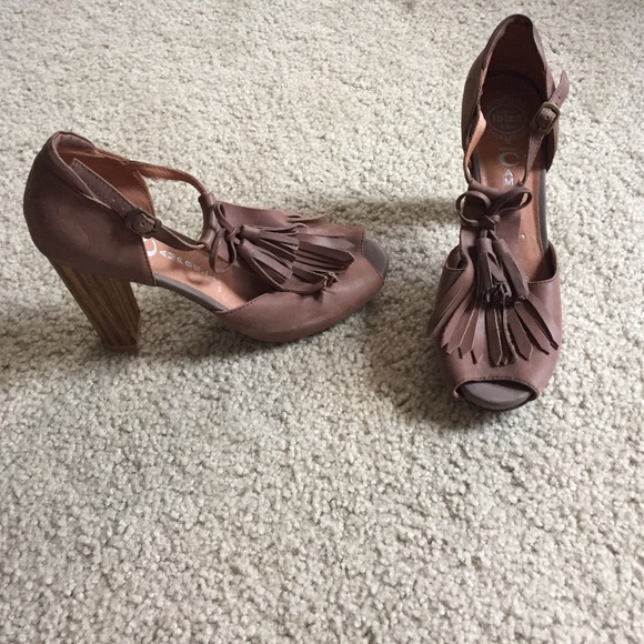 Vintage style Jeffrey Campbell pumps. Sz 9.5