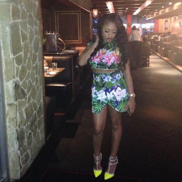 One piece dress - Picture 2 of 4