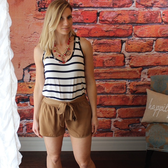Camel tie front shorts - Picture 2 of 4