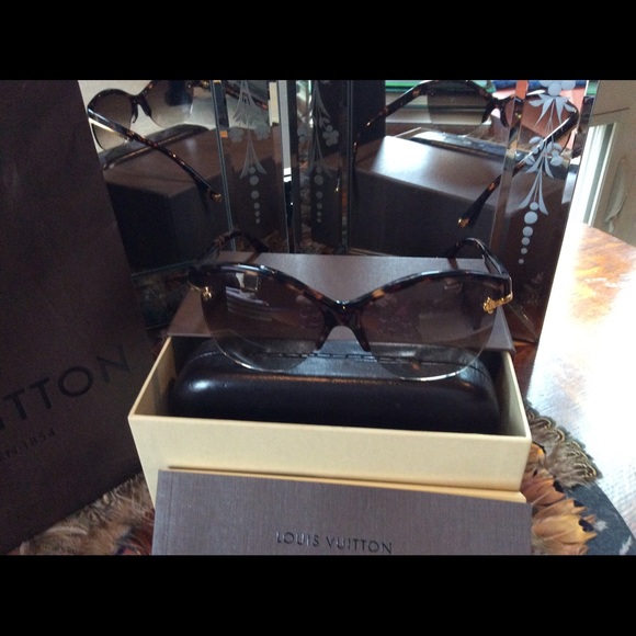 Sunglasses main image 4