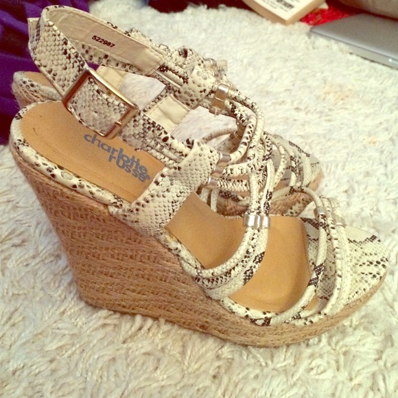 Alligator print wedges