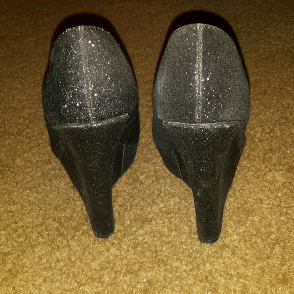 Heels - Picture 2 of 3
