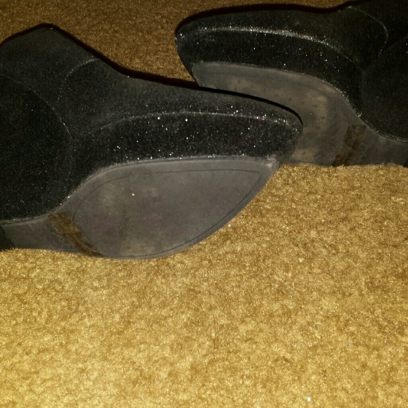 Heels - Picture 3 of 3