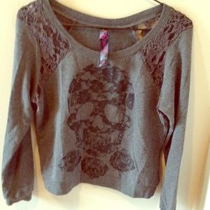 Skull an lace sweatshirt