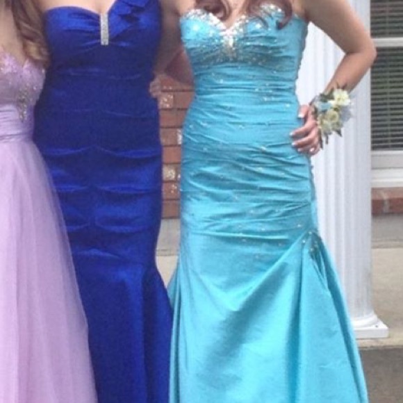 Prom dress - Picture 1 of 4