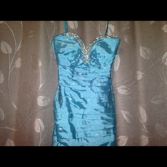 Prom dress - Picture 3 of 4