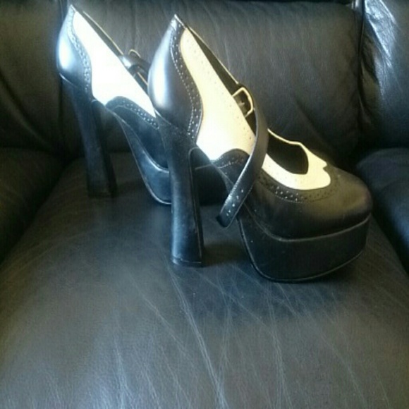 Demonia platform oxford pumps