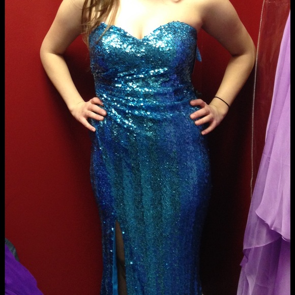 Prom dress - Picture 1 of 4