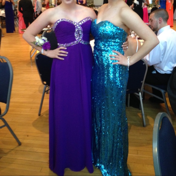 Prom dress - Picture 2 of 4