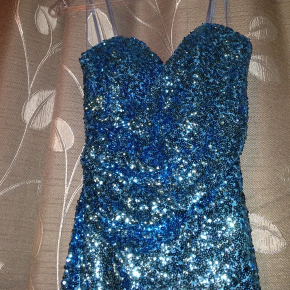 Prom dress - Picture 3 of 4