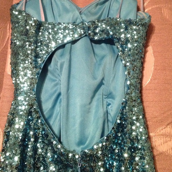 Prom dress - Picture 4 of 4