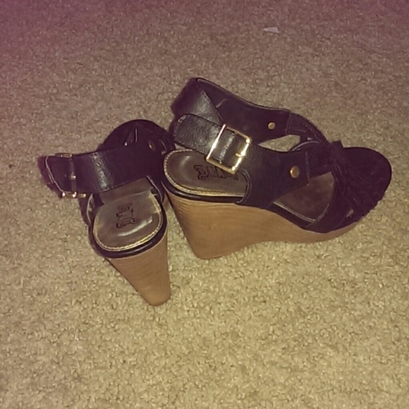 Heels - Picture 2 of 3