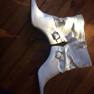 White heel boots