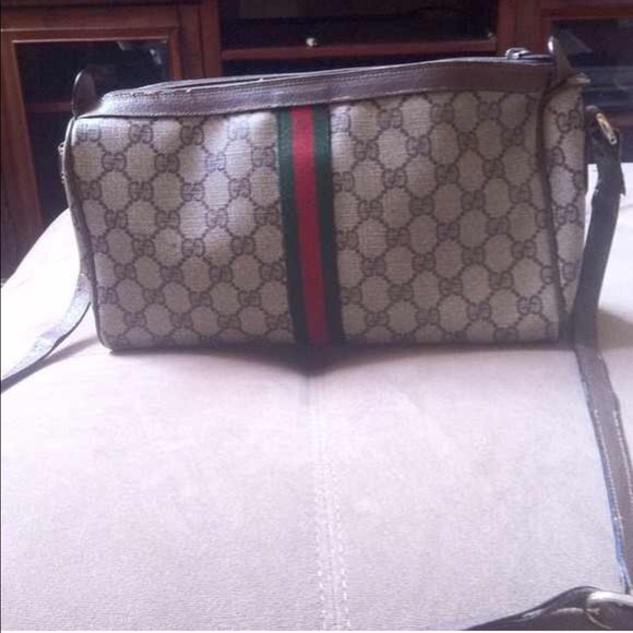 Authentic Gucci vintage Cross body Purse.