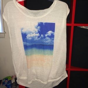 Beach scene white tee