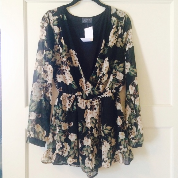 **SOLD** ASTR Nordstroms Floral Romper