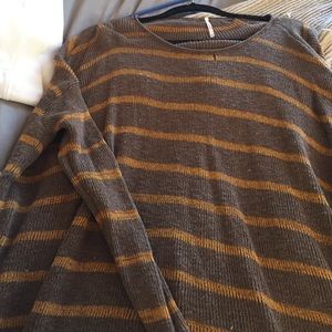 Free people sweater size XS, worn a few times!