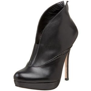 Charles David POUNCE Booties size 8