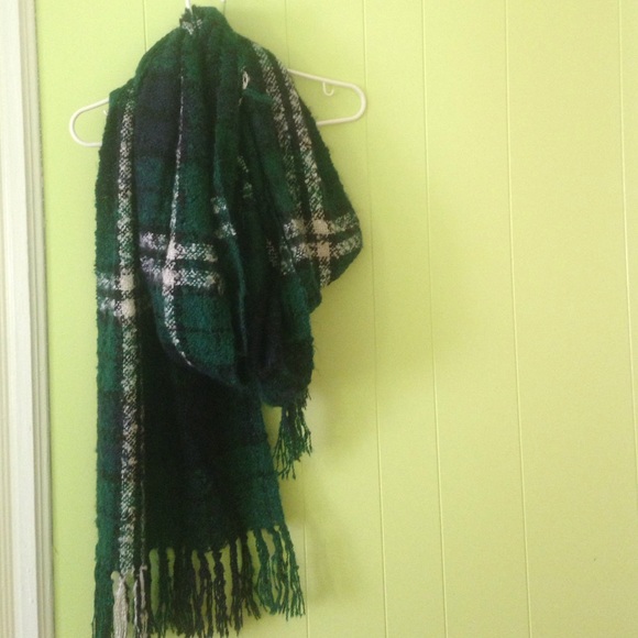 Green striped scarf