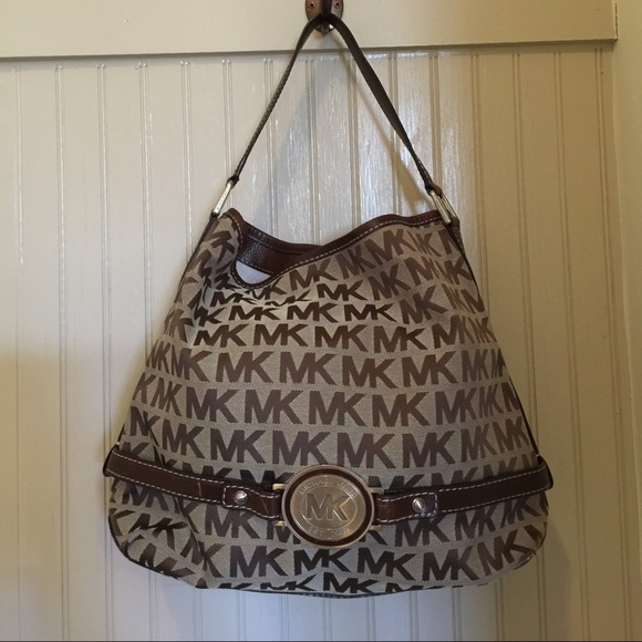Michael Kors Signature Tote Add'l Pictures