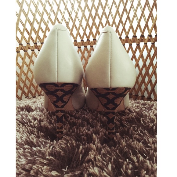 Coach White Leather Pump - Picture 2 of 3