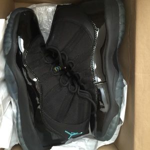 Jordan 11 retro basketball shoe gamma blue/black