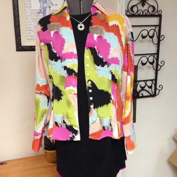 Colorful fitted silky blouse