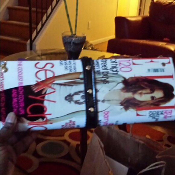 Magazine clutches