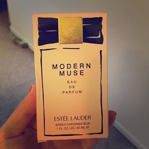 Estēe Lauder 'Modern Muse' perfume