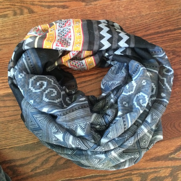 PATTERNED INFINITY SCARF