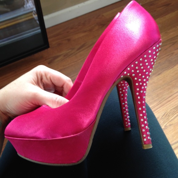 Bamboo brand. Pink platform heels