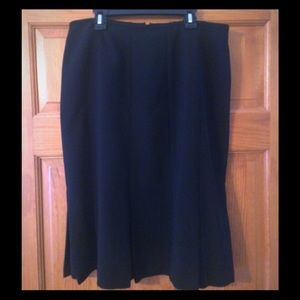 Jasper knee length skirt w/bottom edge accents